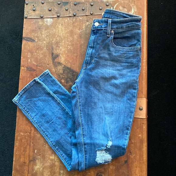 Levi's Denim - EUC | Levi’s 721 High Rise Distressed Skinny Jean W30 L30